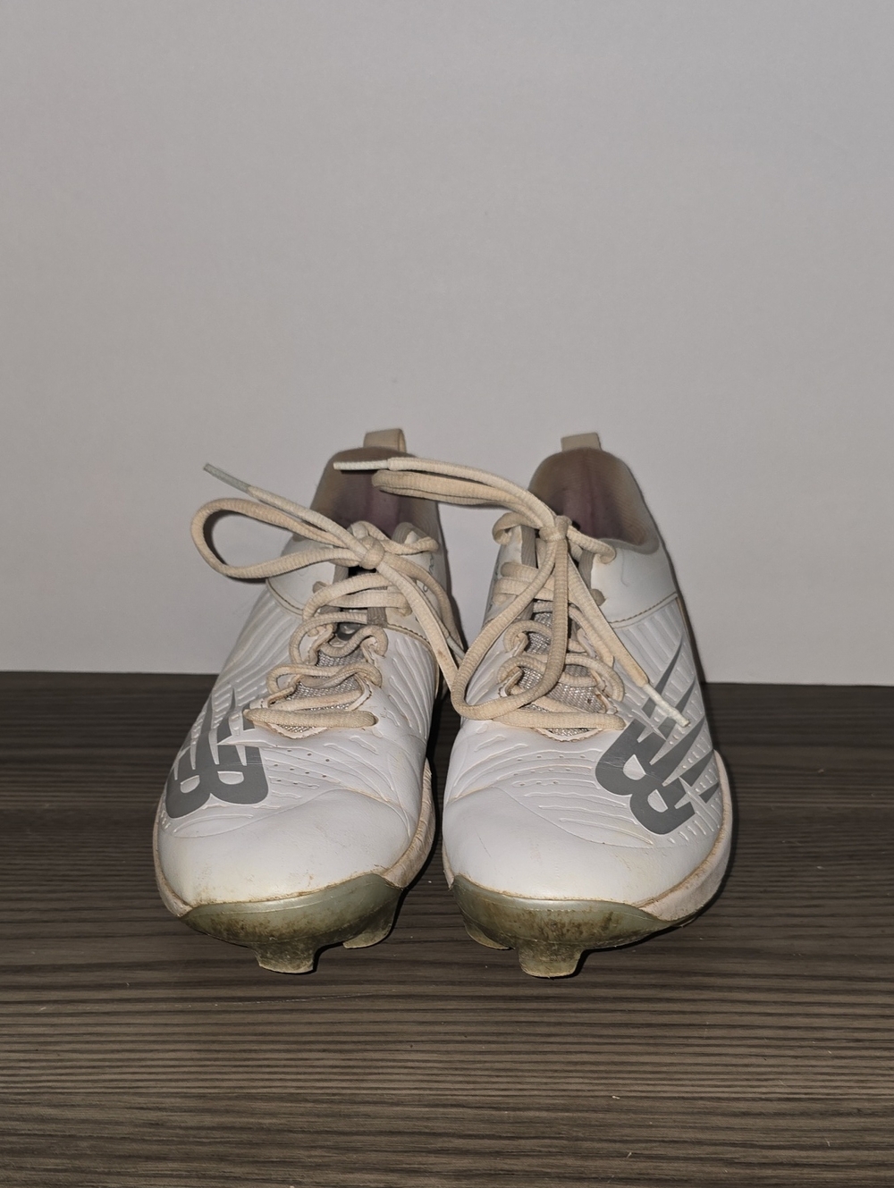 New Balance White and Light Tan Athletic Cleats #118